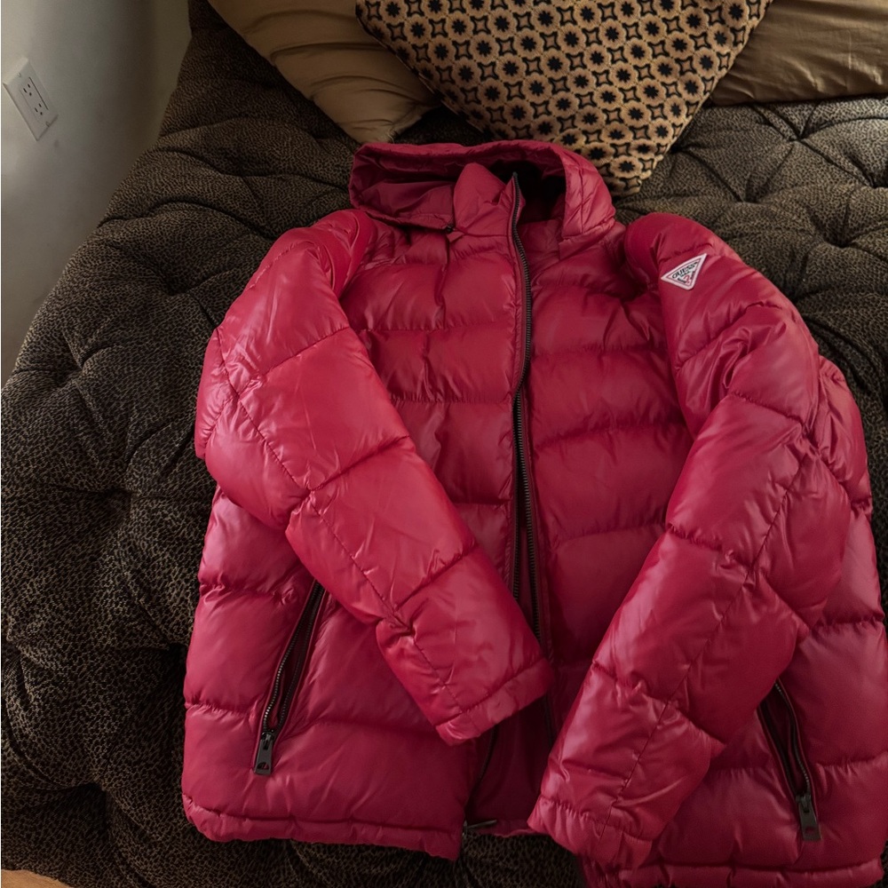 Men’s xl guess puffer coat with removable hood in red